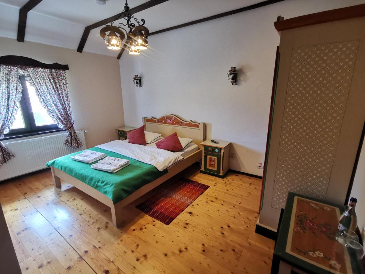 Pensiunea Casa Moga Bucium  Buitenkant foto